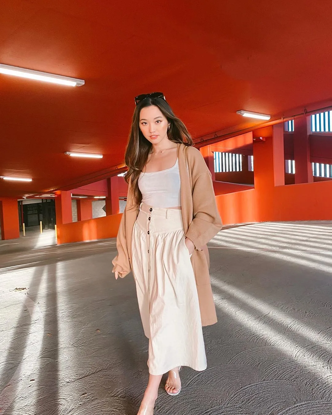cách che bắp tay to áo khoác cardigan