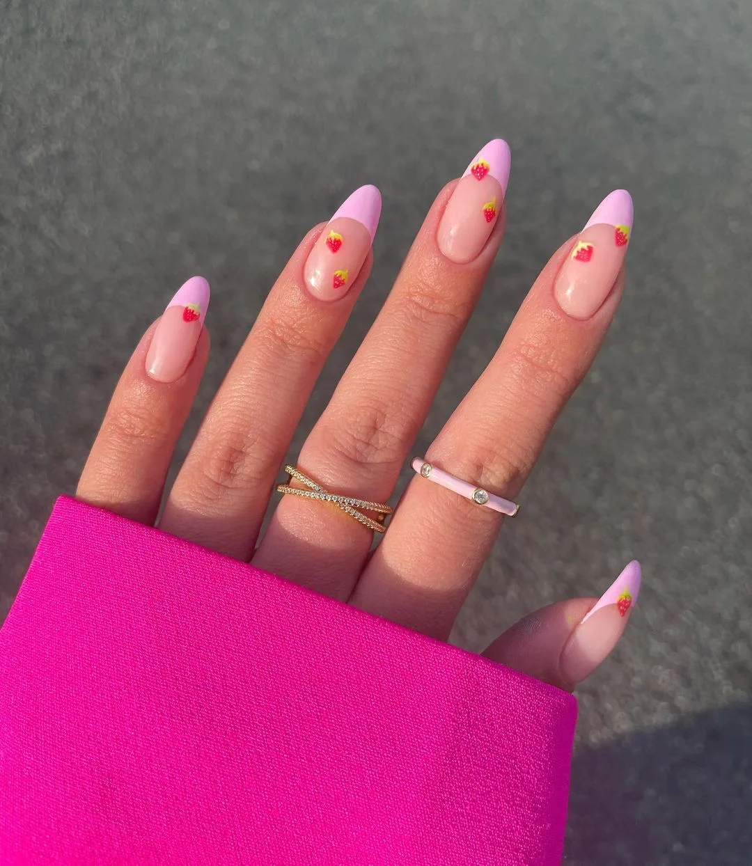 Đắm chìm trong không gian ngọt ngào với người ấy với kiểu nail 