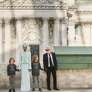 Nhìn lại di sản thời trang Karl Lagerfeld qua những sàn diễn ấn tượng nhất của Chanel 2