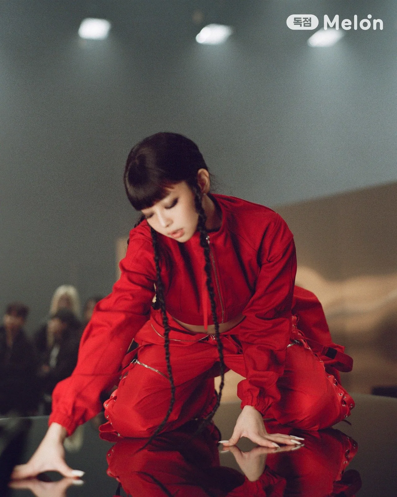 elle-like-jennie-thoi-trang-mv (1)