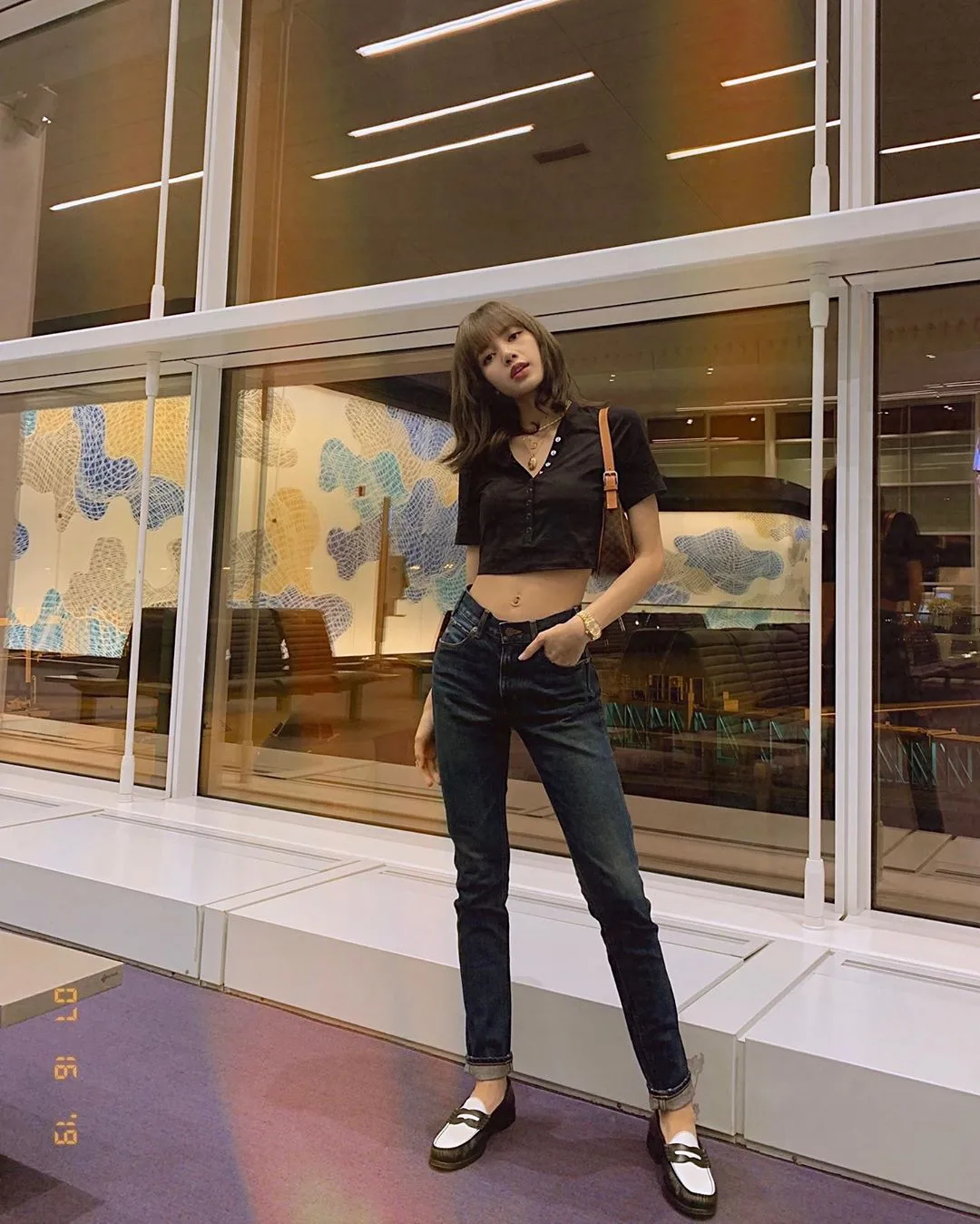 Thời trang của Lisa Blackpink Lisa diện áo croptop