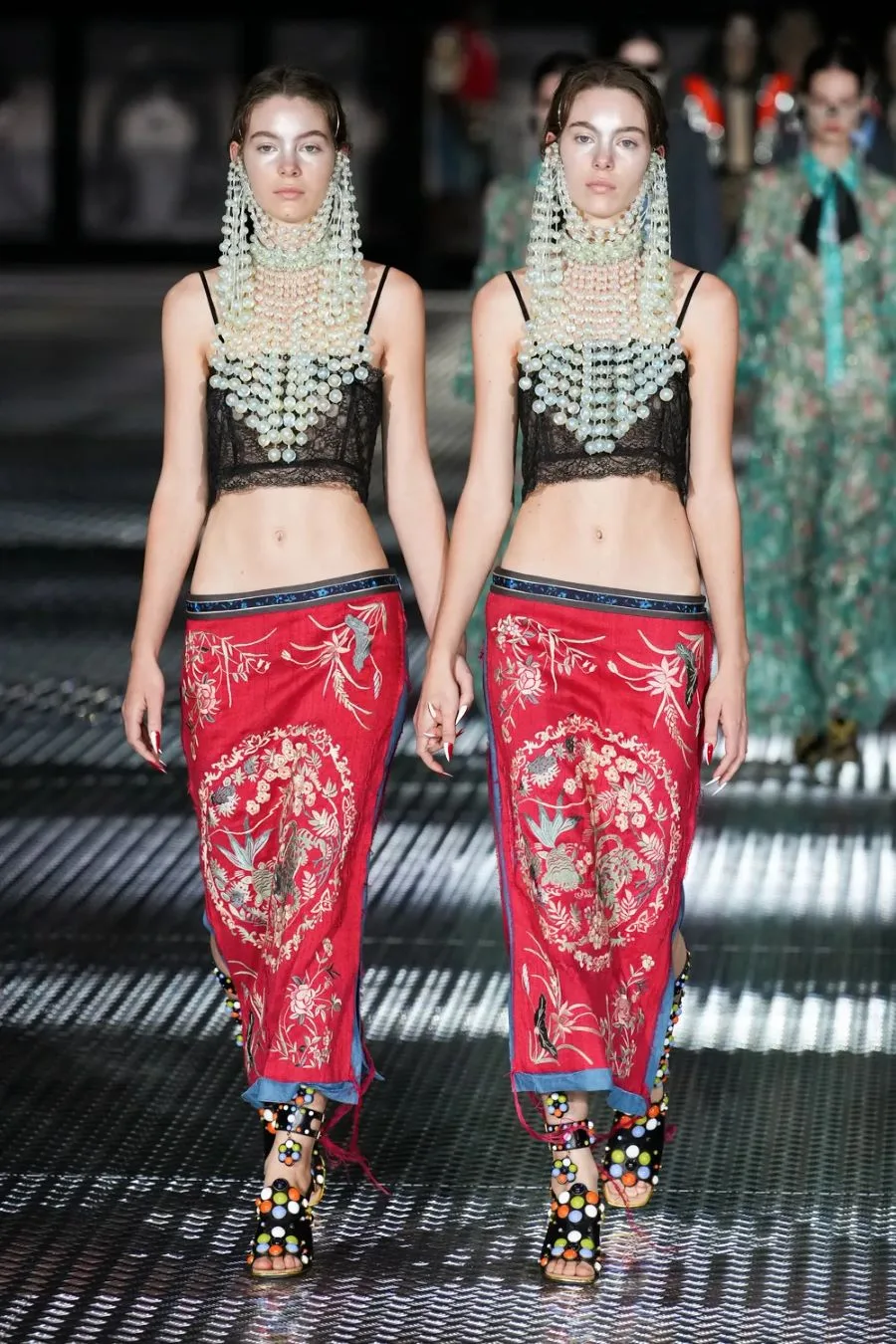GG xuân hè 2023 look 23