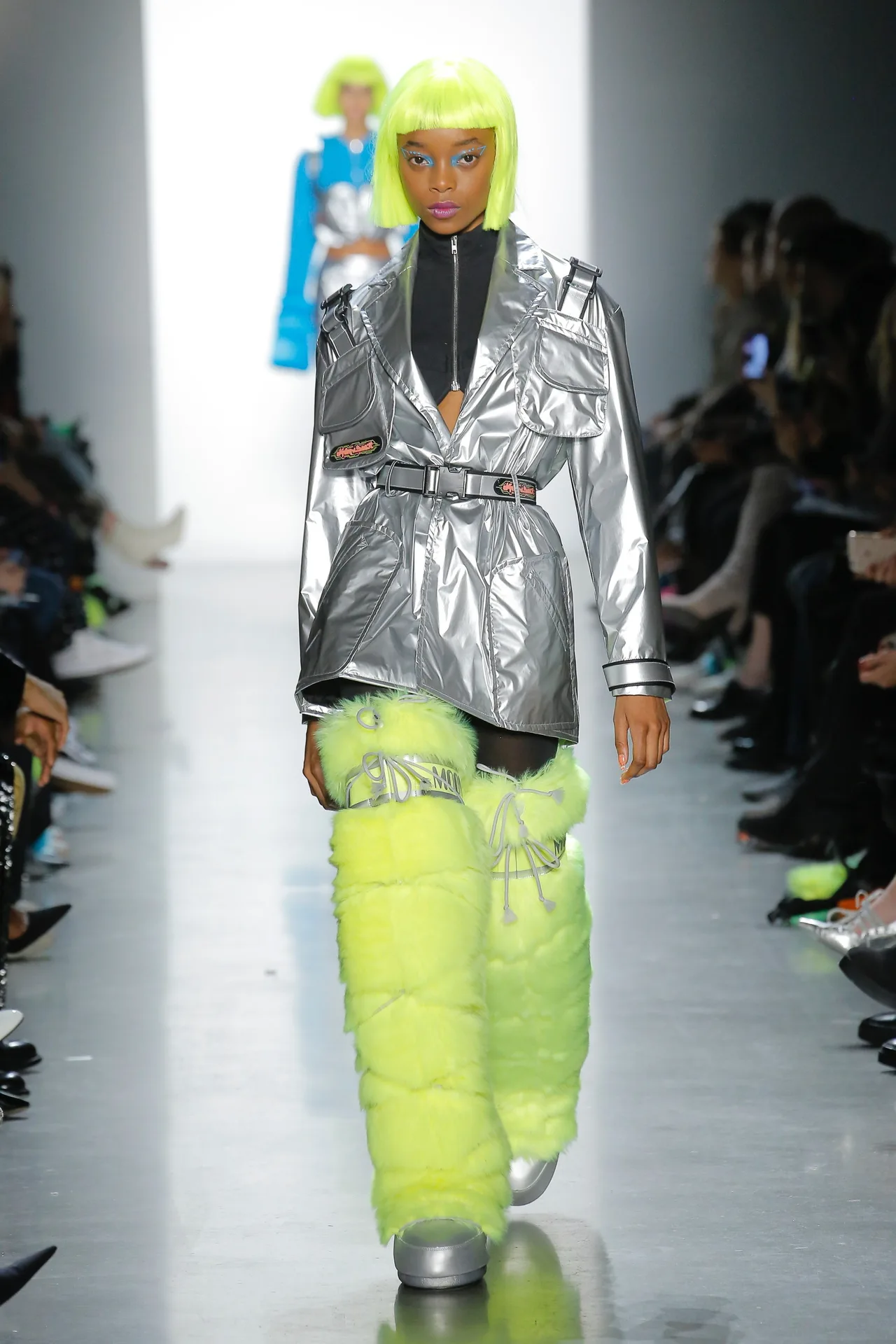 Thương hiệu Jeremy Scott Ready-to-wear Thu-Đông 2018: Rực rỡ sắc màu viễn tưởng 12 Thương hiệu Jeremy Scott Ready-to-wear Thu-Đông 2018: Rực rỡ sắc màu viễn tưởng 12