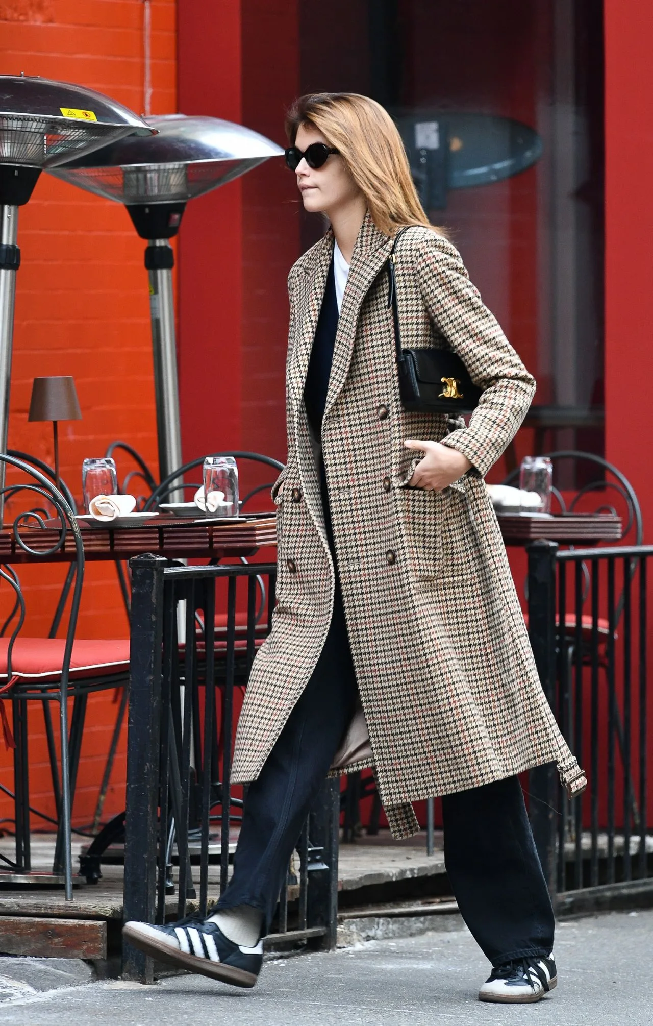 street style của kaia gerber ở new york