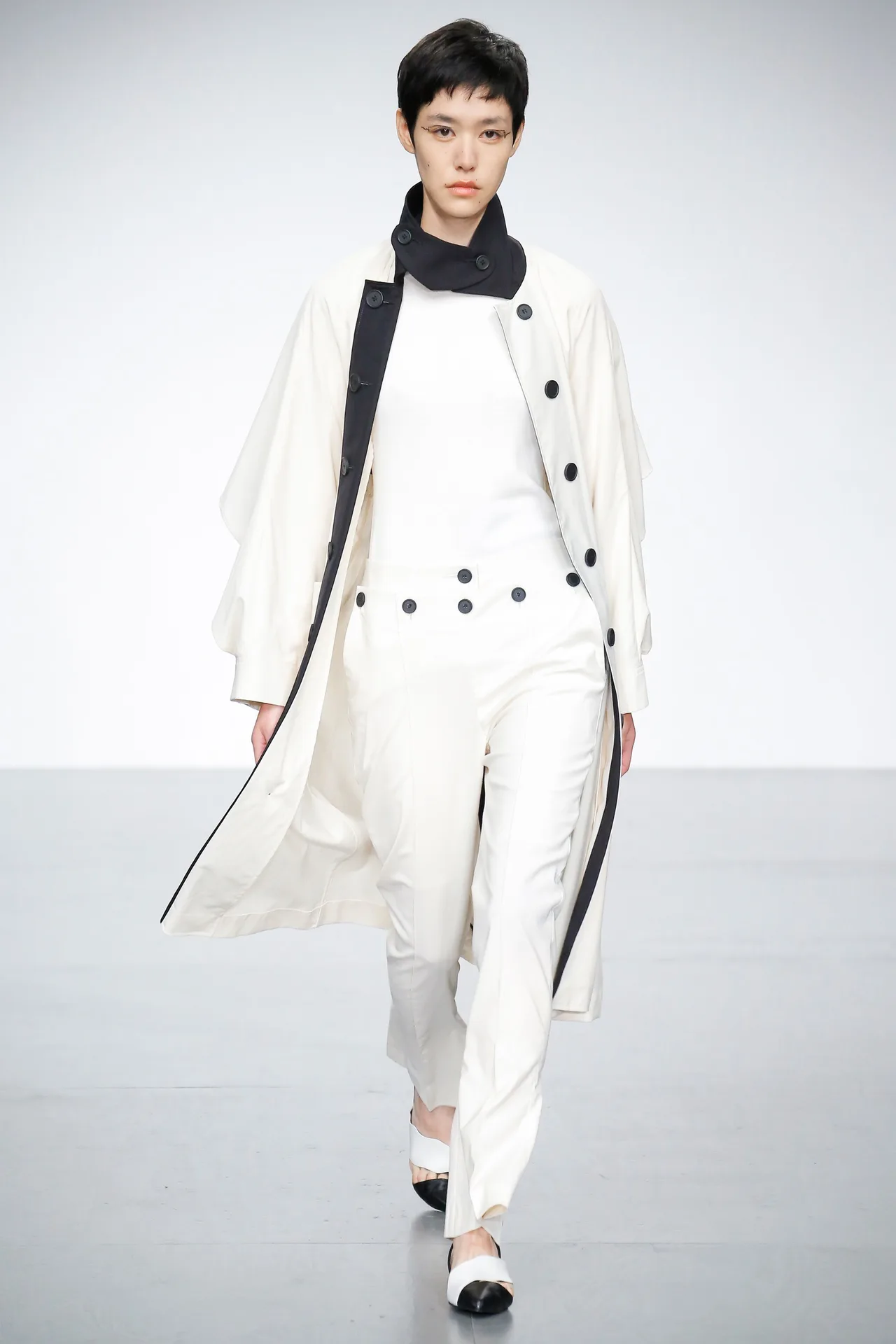 Một số bộ sưu tập nổi bật trong ngày thứ 2 LFW Spring 2018