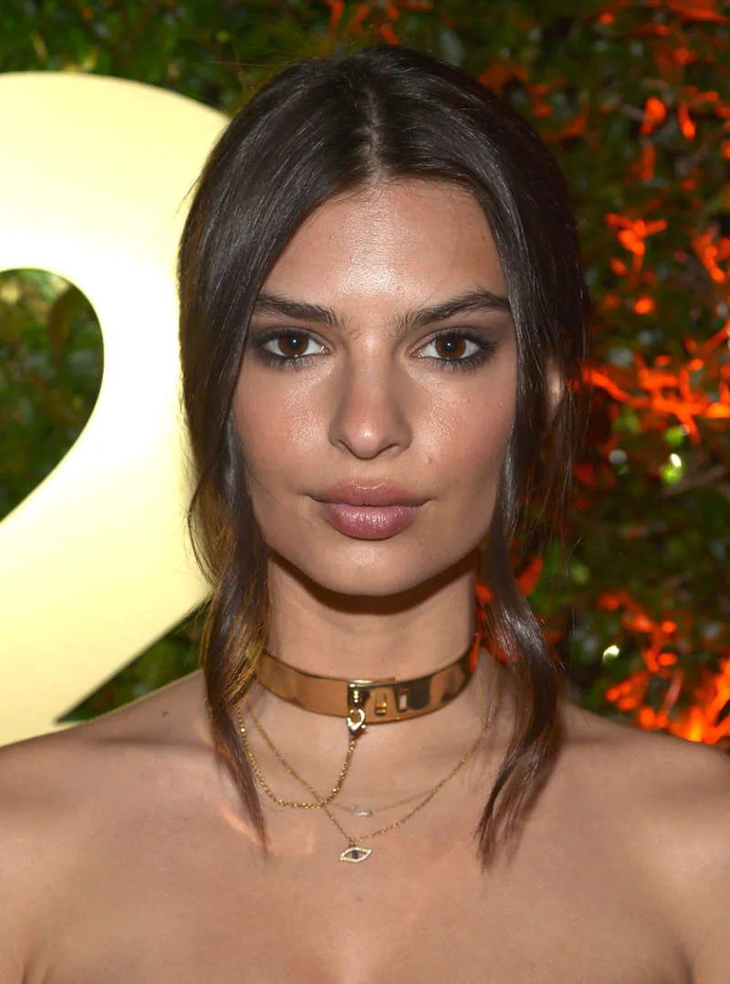 Cảm hứng trang điểm son nude quyến rũ từ Emily Ratajkowski