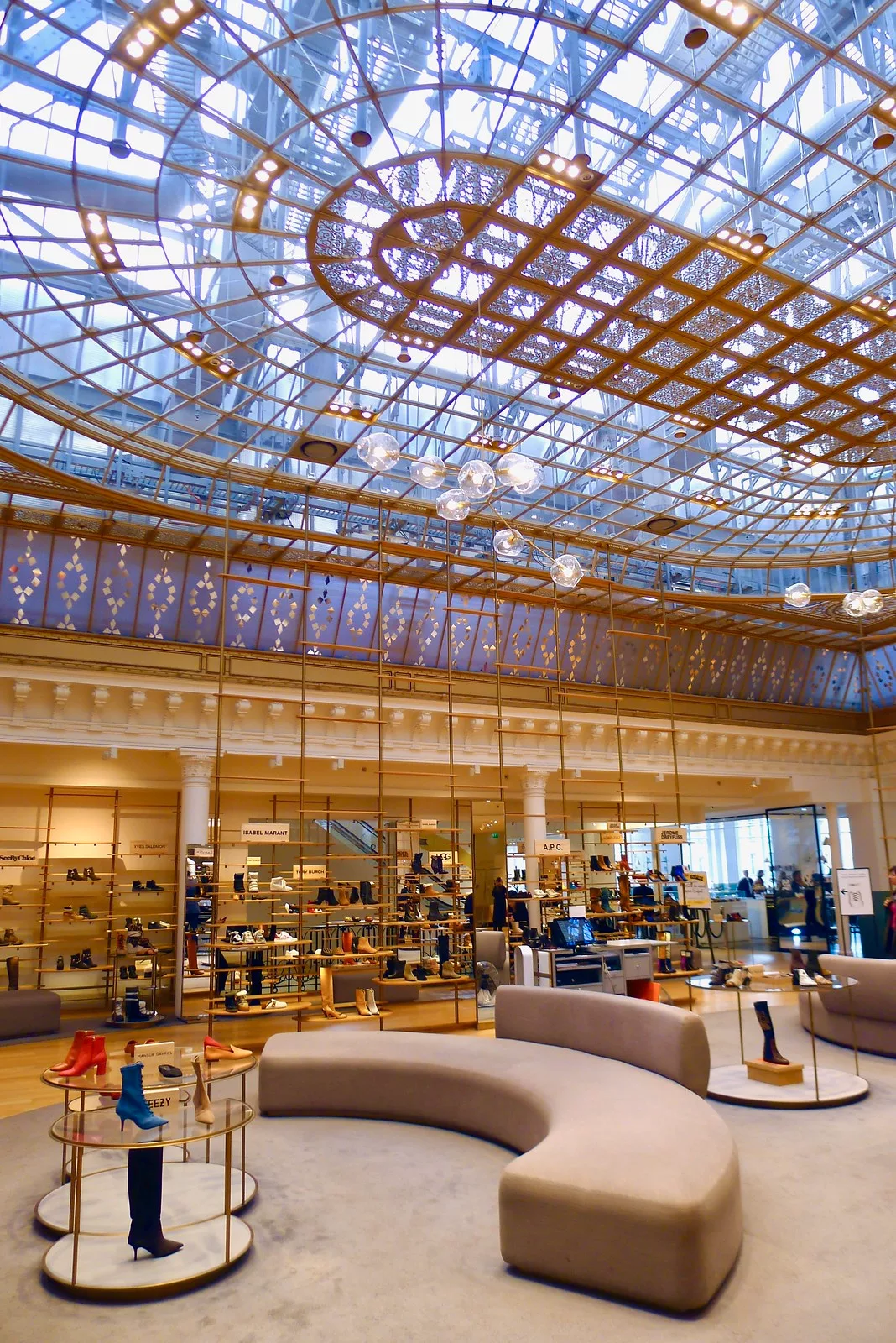 trung tâm mua sắm sầm uất Le Bon Marché Rive Gauche