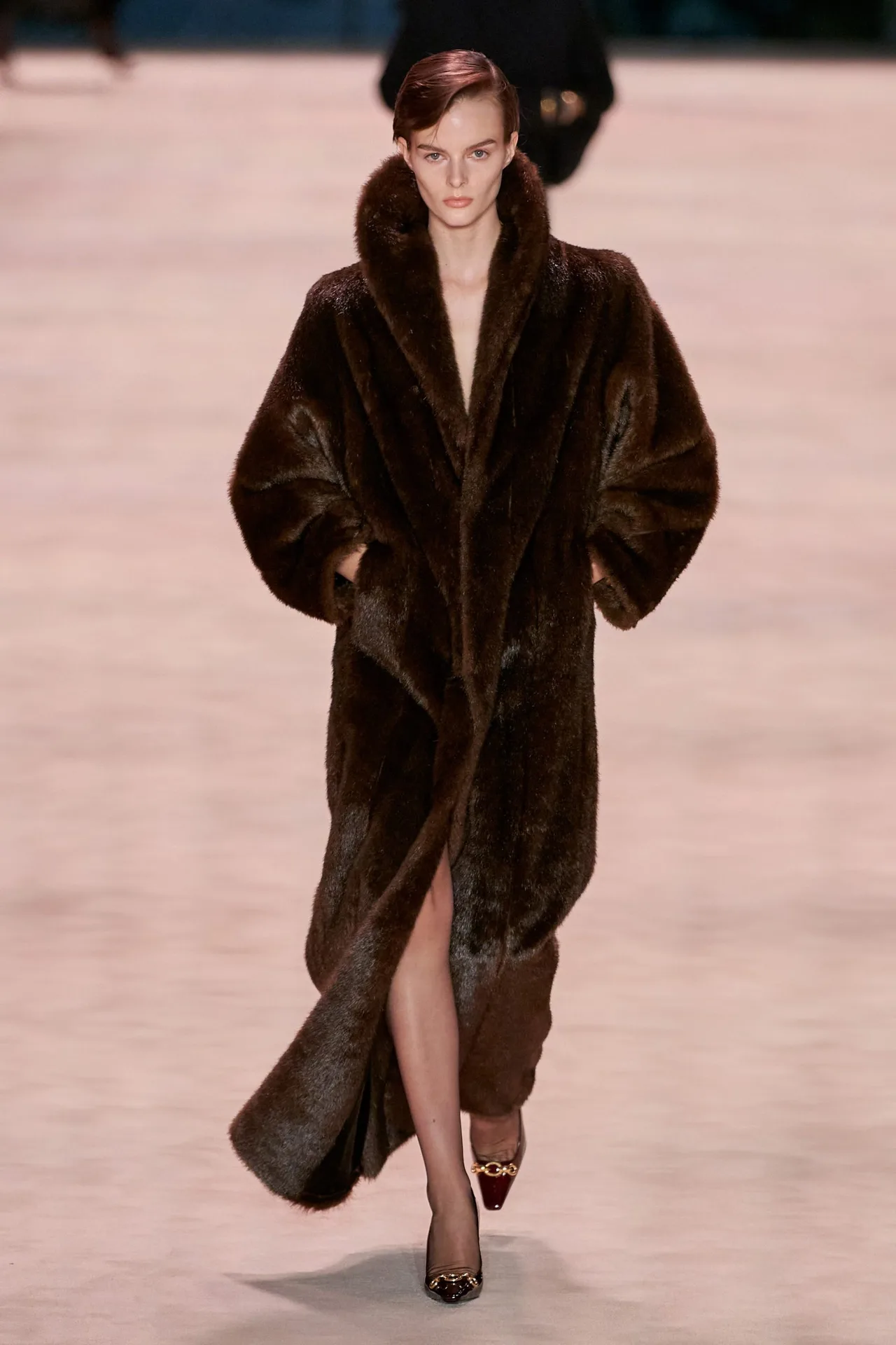 Saint Laurent ready-to-wear mùa Đông 2022 Look 10