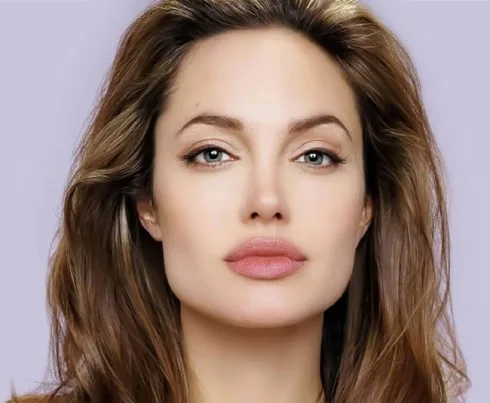 Bí quyết làm đẹp của Angelina Jolie trong chăm sóc da