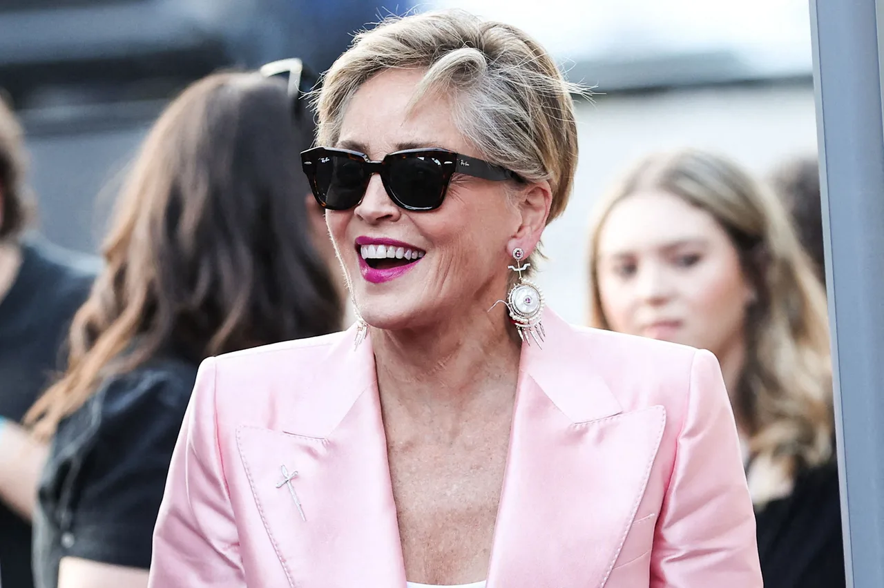 nét đẹp mái tóc bạc Sharon Stone nét đẹp mái tóc bạc Sharon Stone