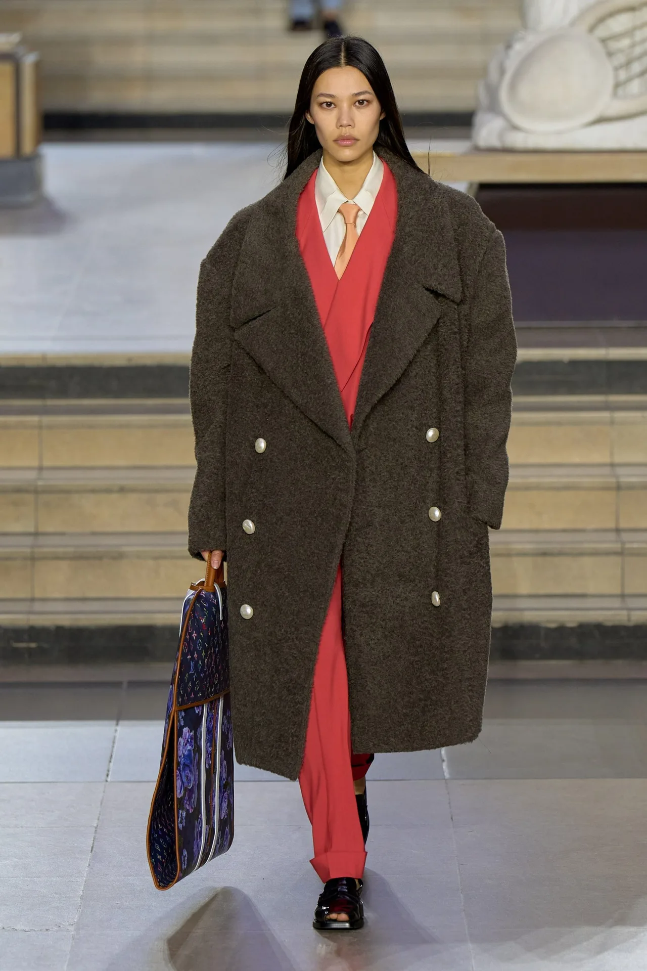 Louis Vuitton Thu Đông 2022 look 28