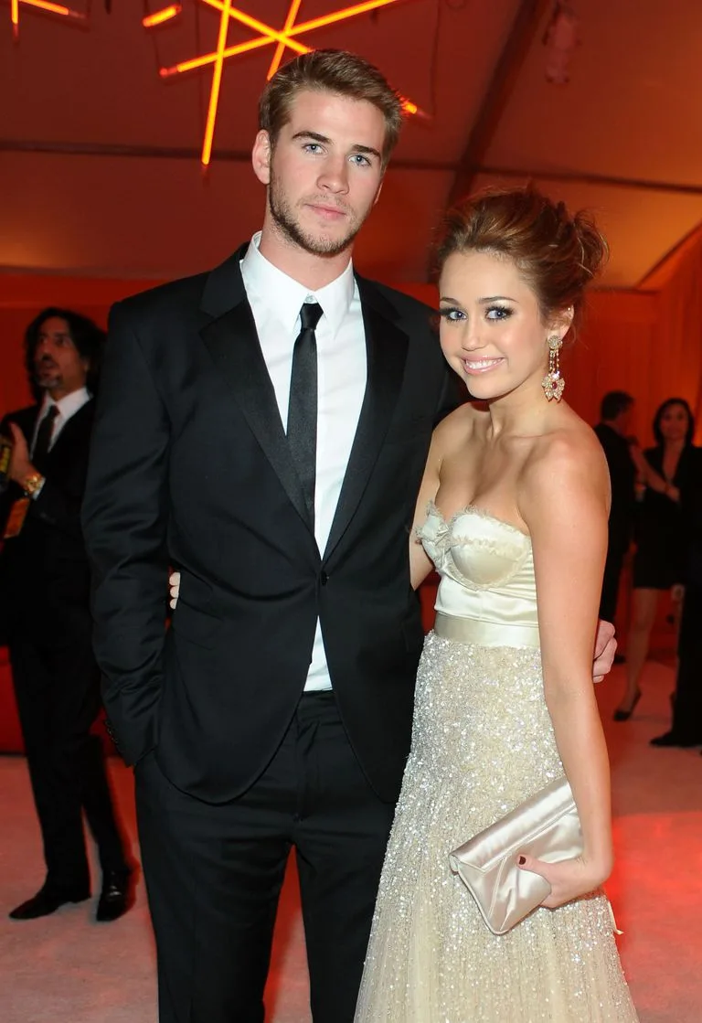 01 mái tóc và chuyện tình của Miley Cyrus 01 mái tóc và chuyện tình của Miley Cyrus