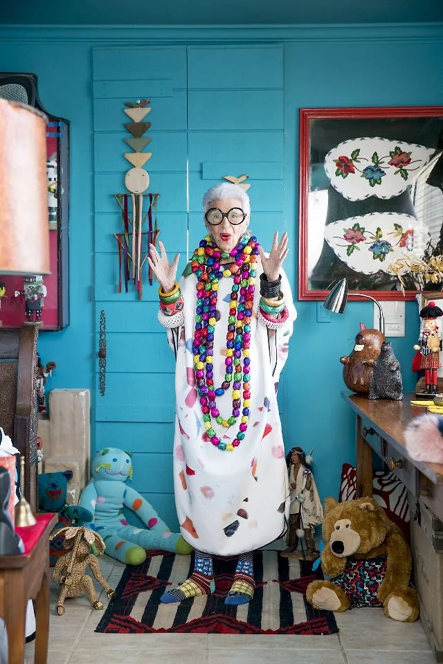 Cảm hứng từ câu chuyện cuộc đời và mối tình 70 năm của Iris Apfel Cảm hứng từ câu chuyện cuộc đời và mối tình 70 năm của Iris Apfel