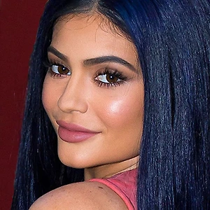 15 màu tóc sặc sỡ “không thể tưởng” của Kylie Jenner
