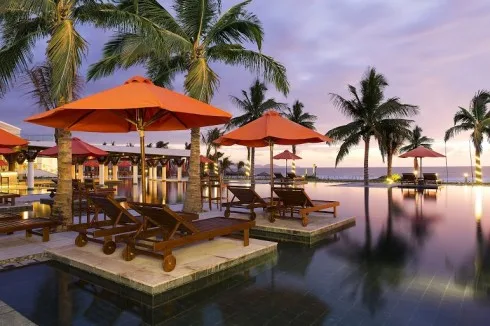 Trải nghiệm bơi lội thỏa thích giữa thiên nhiên và biển cả.