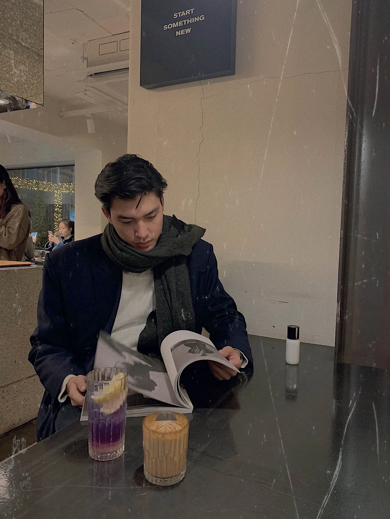 quà Giáng Sinh Quang Đại trong quán cafe
