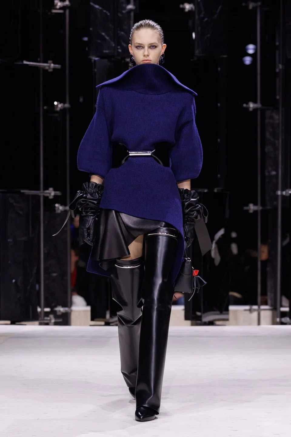 BST Givenchy Thu-Đông 2026