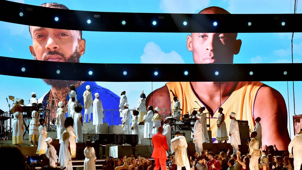 sân khấu tưởng niệm Nipsey Hussle và Kobe Bryant tại Grammy 2020