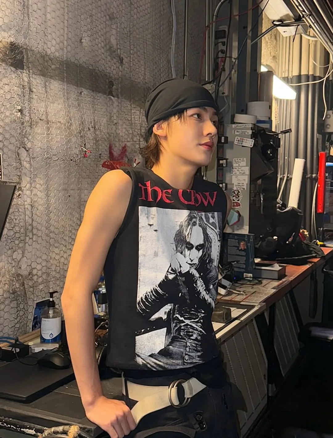 Seonghyeon năng động với áo khoác không tay