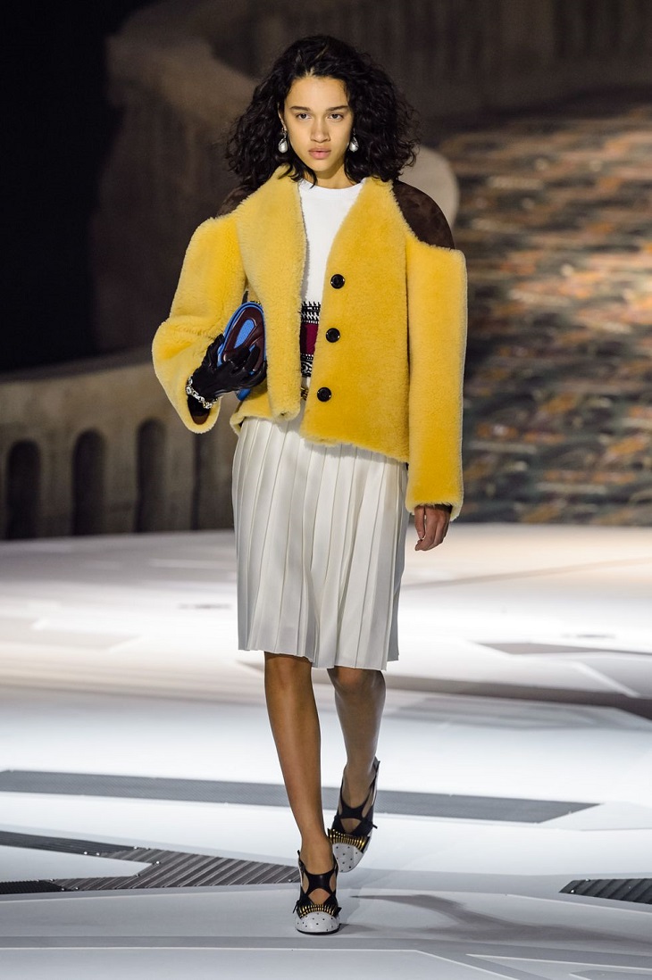 ELLE Việt Nam - Mãn nhãn với cảm hứng thời đại trong bộ sưu tập mùa thu Louis Vuitton 2018 (11) ELLE Việt Nam - Mãn nhãn với cảm hứng thời đại trong bộ sưu tập mùa thu Louis Vuitton 2018 (11)