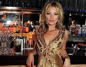 6 bí quyết trẻ mãi của Kate Moss