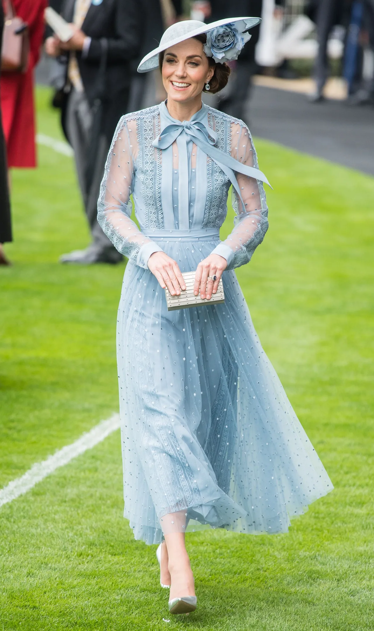 kate middleton họa tiết chấm bi