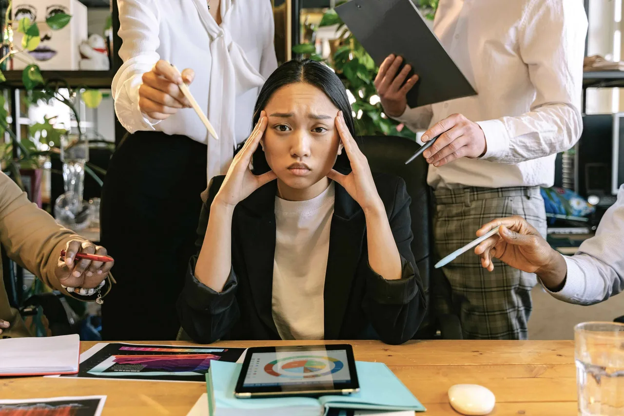 Ứng phó với đồng nghiệp nói xấu