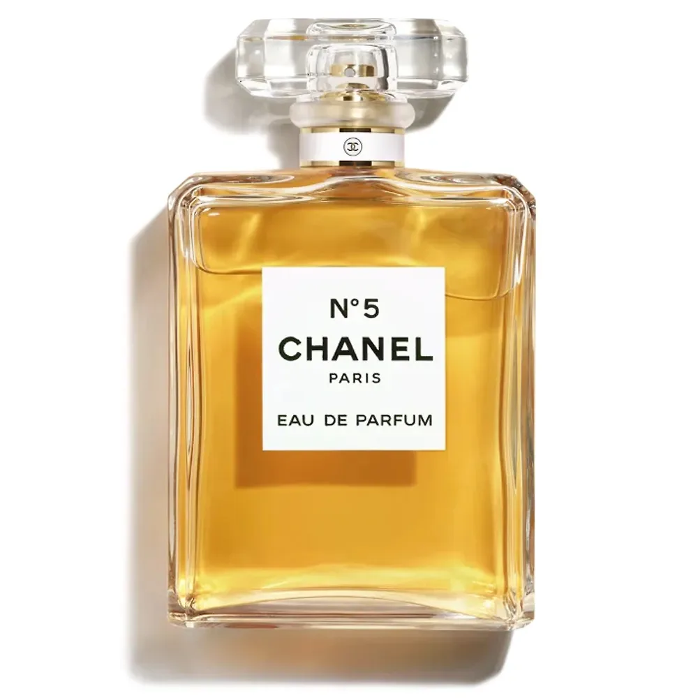 Hình ảnh chai nước hoa Chanel giúp ngủ ngon.