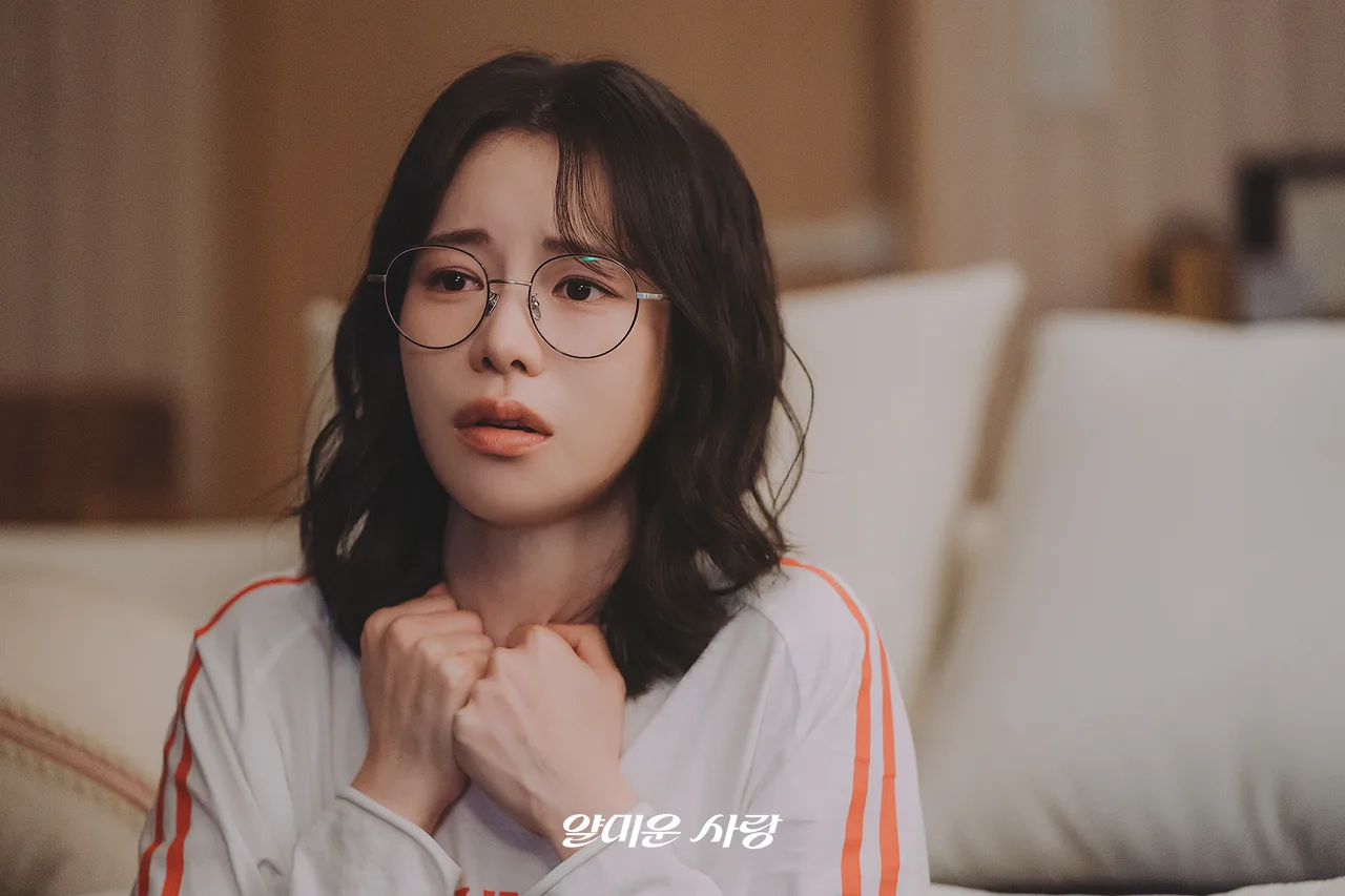 lim ji yeon vai Wi Jeong Shin trong phim nice to not meet you