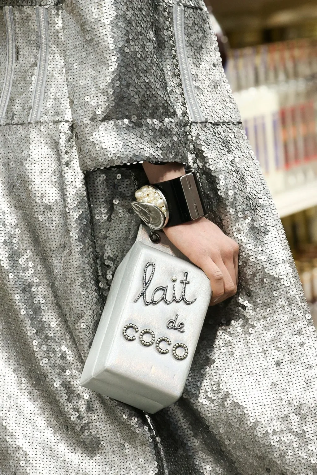 mẫu túi của Chanel tại Triển lãm túi xách lại bảo tàng V&A London