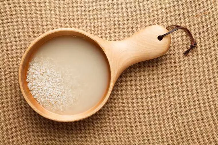 Nước vo gạo đem lại lợi ích gì cho mái tóc? Ảnh: Femina.
