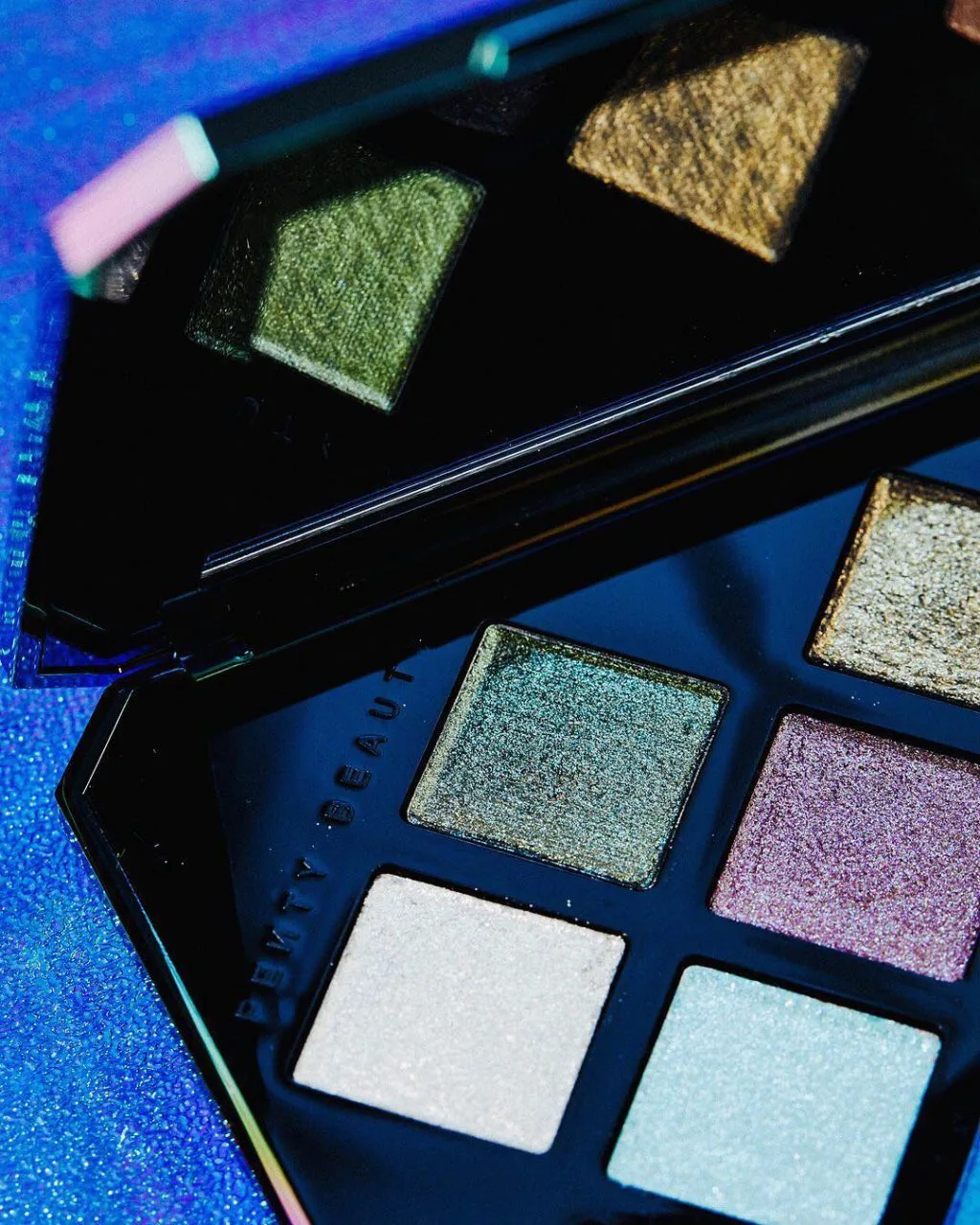 Rihanna ra mắt Galaxy Collection khiến cộng đồng làm đẹp chao đảo trong mùa Halloween Rihanna ra mắt Galaxy Collection khiến cộng đồng làm đẹp chao đảo trong mùa Halloween