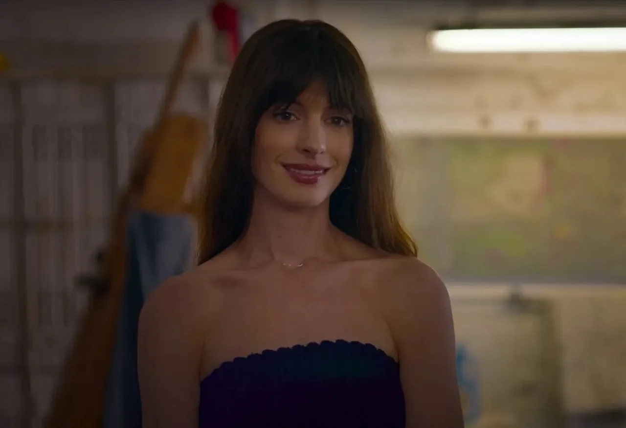 anne hathaway trong the idea of you