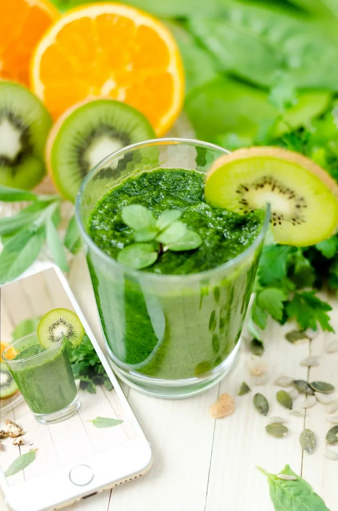 Detox thanh lọc cơ thể từ nước ép rau.