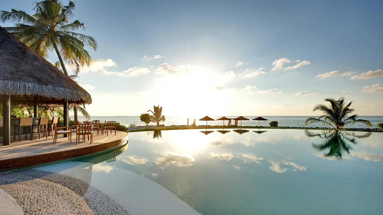 du-lich-nghi-duong-_-Maldives_elle-man-2