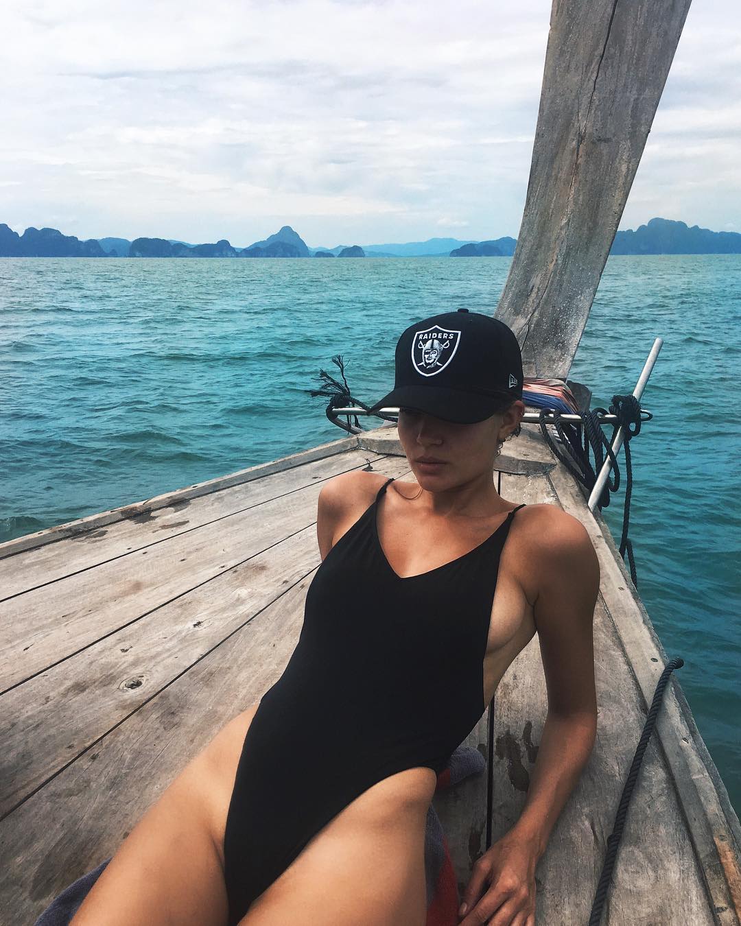 http://www.elle.vn/wp-content/uploads/2017/12/02/elle-viet-nam-Dàn-thiên-thần-Victorias-Secret-đua-nhau-khoe-thân-hình-gợi-cảm-hậu-show-diễn-tại-Thượng-Hải-9.jpg