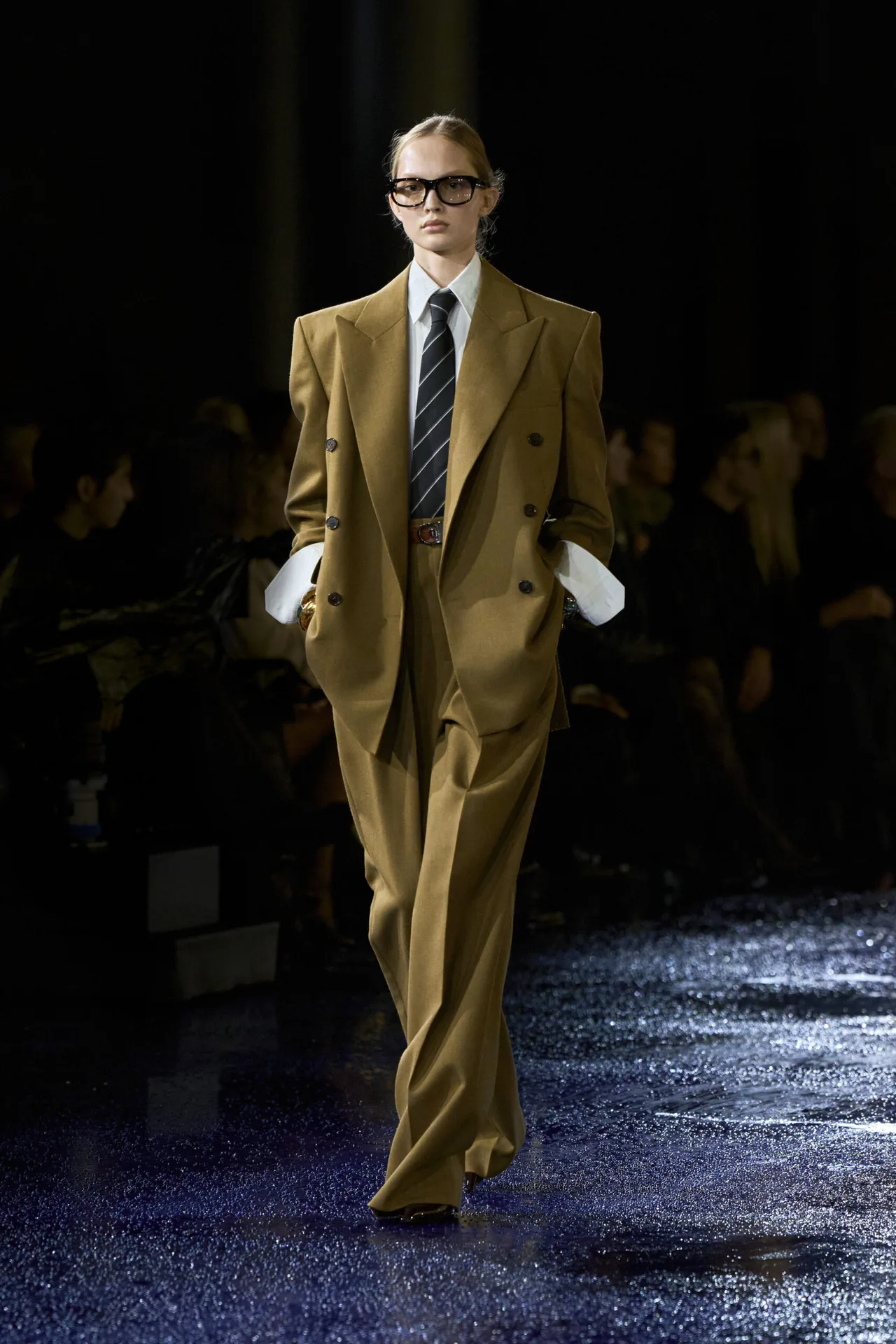 vest nâu bò Saint Laurent