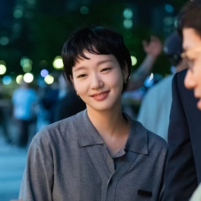 Kim Go Eun sấy khô tạo kiểu để giữ form