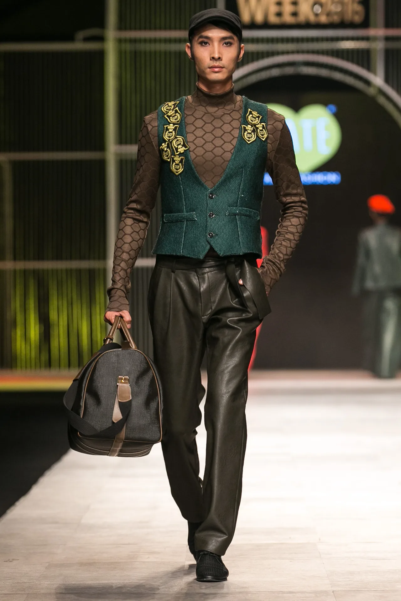 I HATE FASHION thả “Ký ức những mùa đông cũ kỹ” vào BST Thu-Đông 2016 tại VIFW - ELLE VN