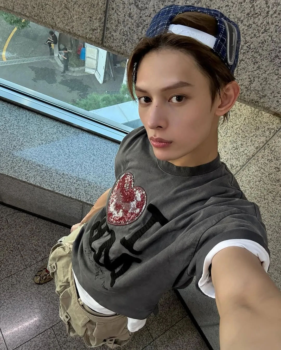 áo thun phong cách "streetwear" ngẫu hứng