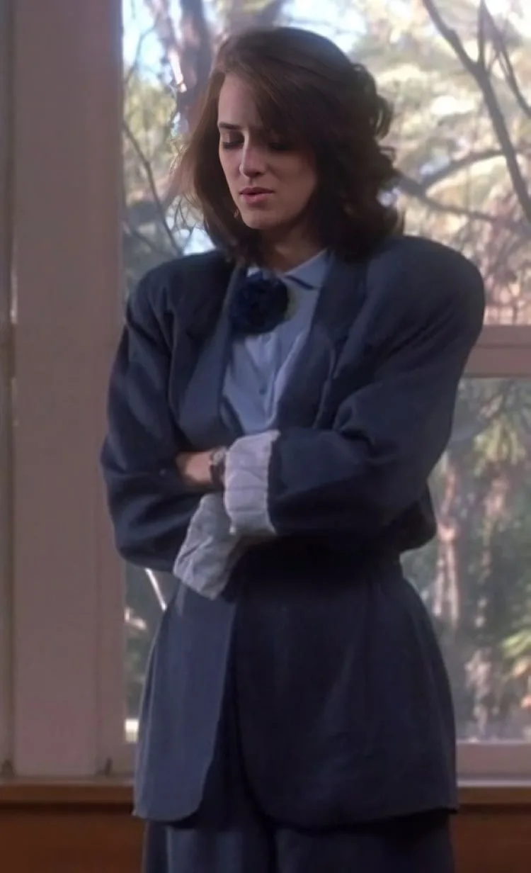 Blazer xanh dương Veronica trong phim Heathers (1)
