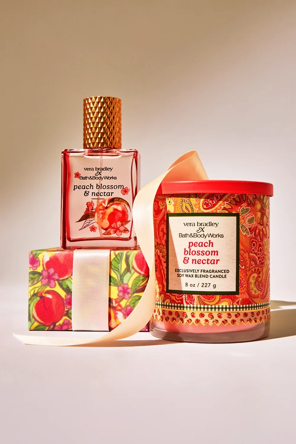 Tin làm đẹp_ Những sản phẩm mang hương thơm Peach Blossom & Nectar trong bộ sưu tập mới của Bath & Body Works kết hợp cùng Vera Bradley