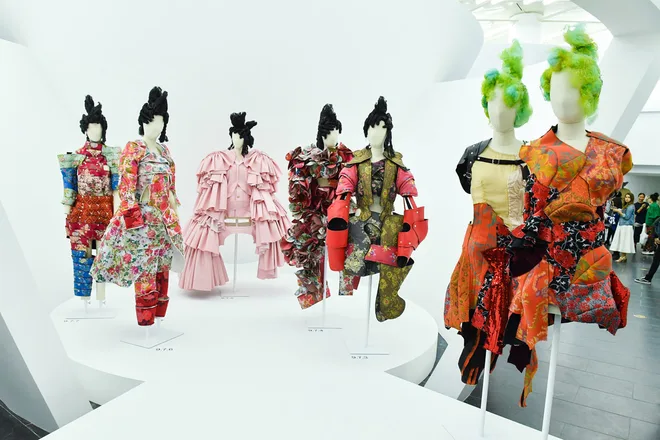 Công giáo trong dòng chảy thời trang - Tại sao chủ đề của đại tiệc thời trang Met Gala 2018 được lựa chọn 2 Công giáo trong dòng chảy thời trang - Tại sao chủ đề của đại tiệc thời trang Met Gala 2018 được lựa chọn 1