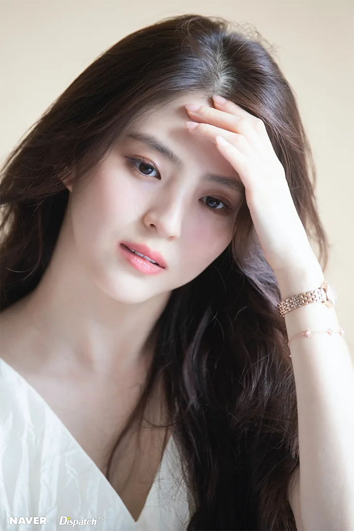 Mái tóc dài suôn mượt luôn giúp phái đẹp trở nên thanh lịch và nữ tính hơn.