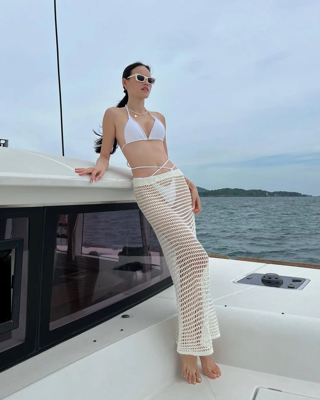 bikini phối chân váy lưới màu trắng