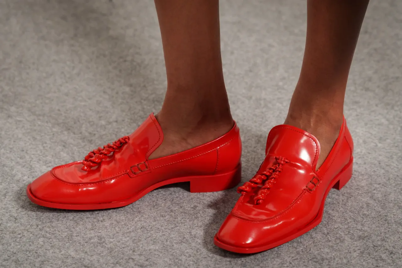 Loafers trong BST Xuân-Hè 2026 của Loewe.