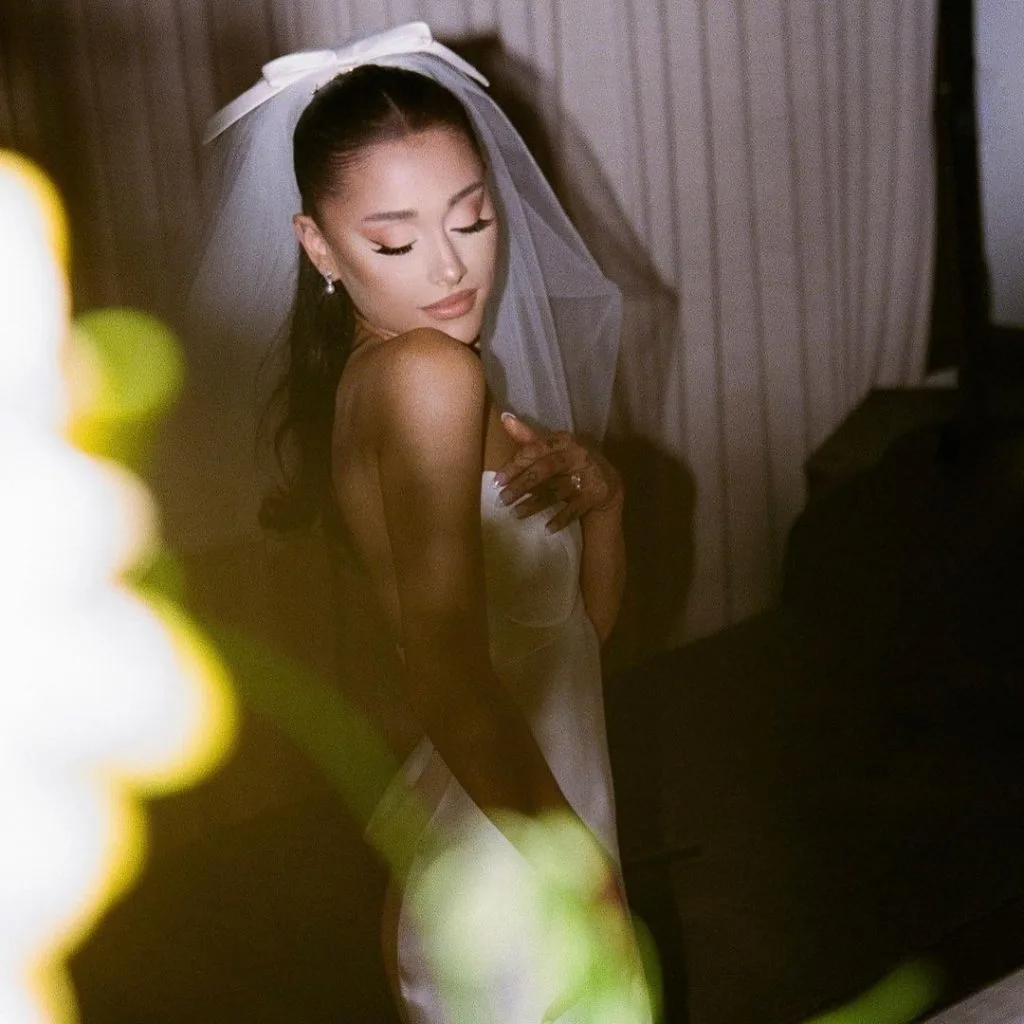Kiểu tóc cô dâu của Ariana Grande Kiểu tóc cô dâu của Ariana Grande
