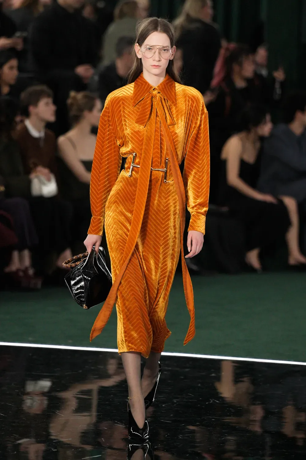 đầm nhung gucci