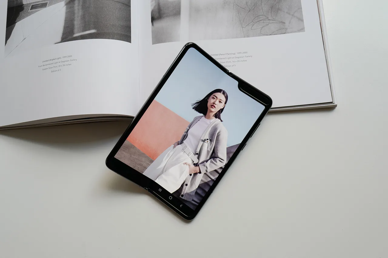 Galaxy Fold Hands sản phẩm mới Galaxy Fold Hands sản phẩm mới