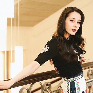 Mỹ nhân Địch Lệ Nhiệt Ba yêu thích kiểu tóc nào nhất?